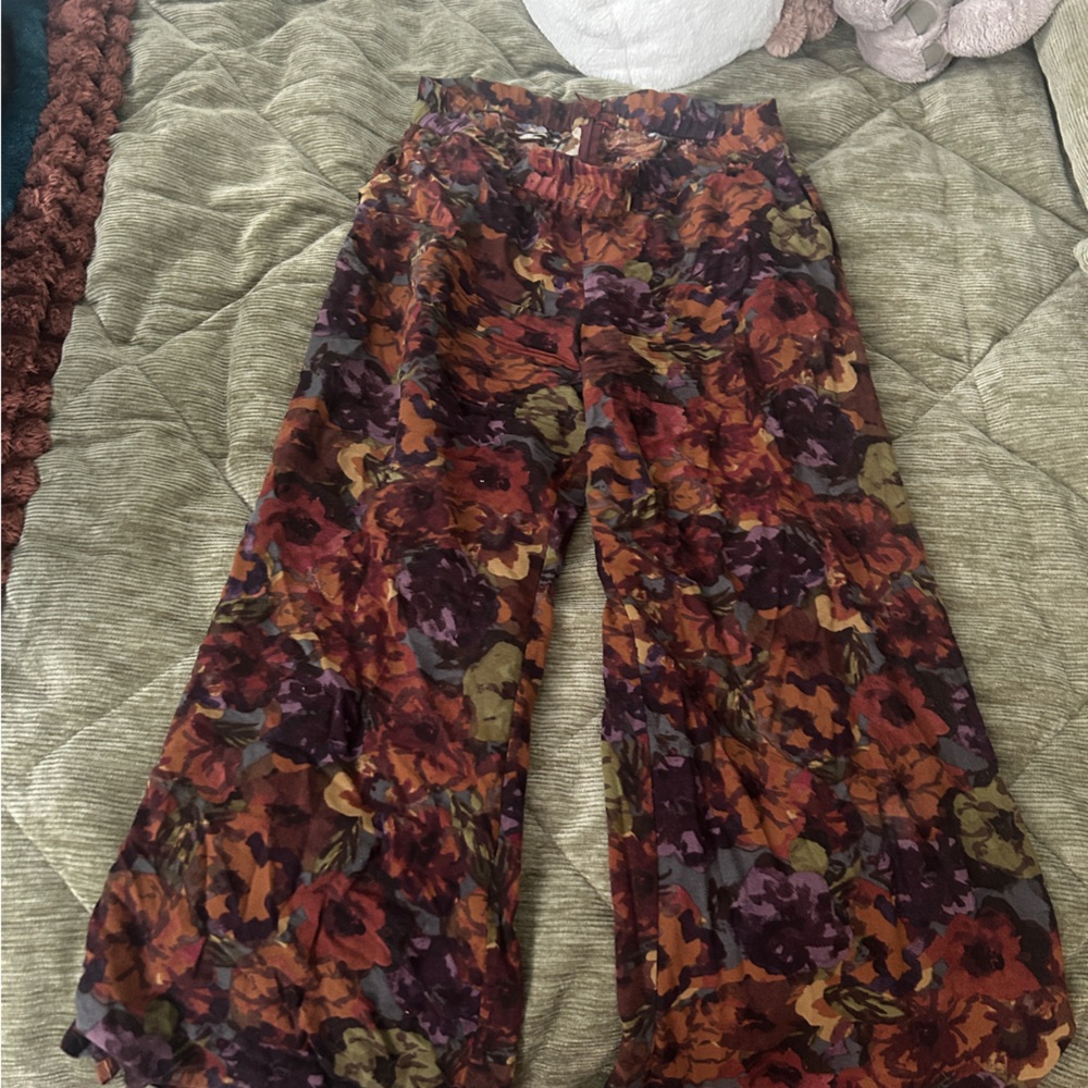 Fun vintage Floral Women's Pants
